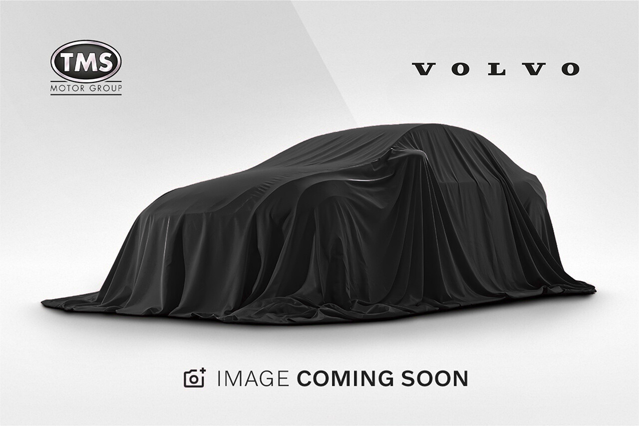 Volvo XC40 Black Edition Ultra, B3 Mild h ybrid, Petrol  ( Sunroof )