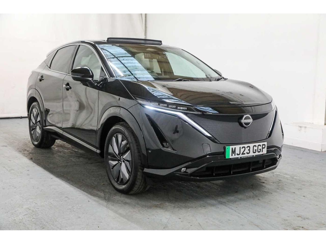 Nissan Ariya Evolve 87kWh Light Interior
