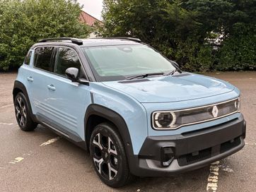 None RENAULT 4 E TECH ELECTRIC COMFORT RANGE 52KWH TECHNO AUTO 5DR IN STOCK NOW AUTOMATIC 10... photo