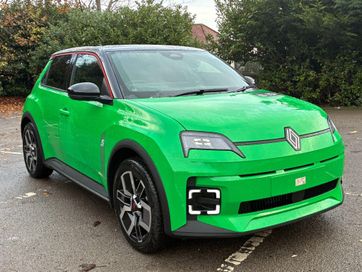 2025 RENAULT 5 E TECH ELECTRIC COMFORT RANGE 52KWH TECHNO HATCHBACK 5DR ELECTRIC AUTO 150 PS CAR... photo