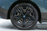 بي إم دبليو iX xDrive M60 Sport Suite