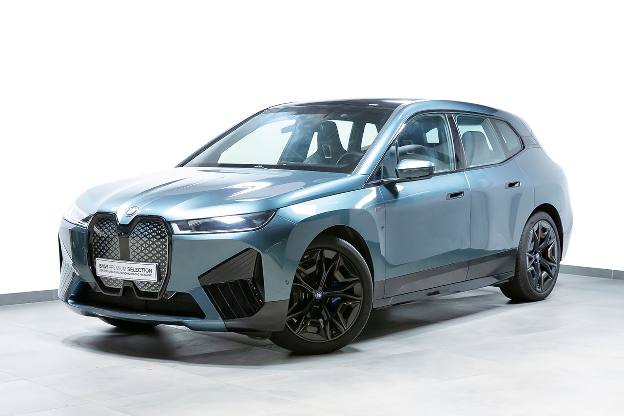 بي إم دبليو iX xDrive M60 Sport Suite