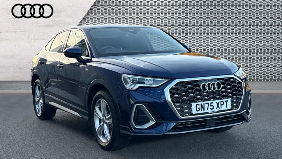 Audi Q3 listing photo
