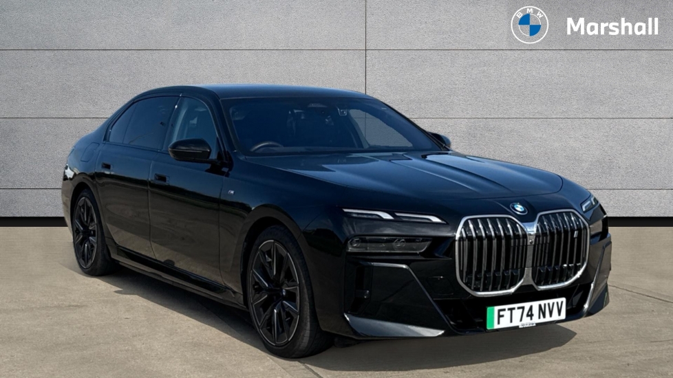 BMW i7 listing photo
