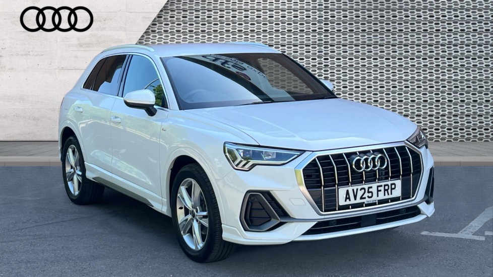 Audi Q3 listing photo