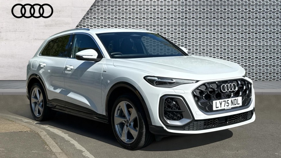Audi Q5 listing photo
