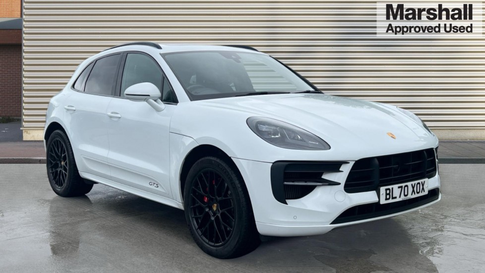 Porsche Macan listing photo
