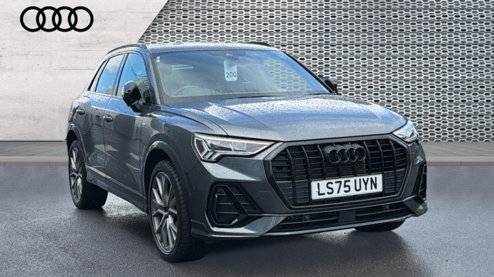 Audi Q3 listing photo