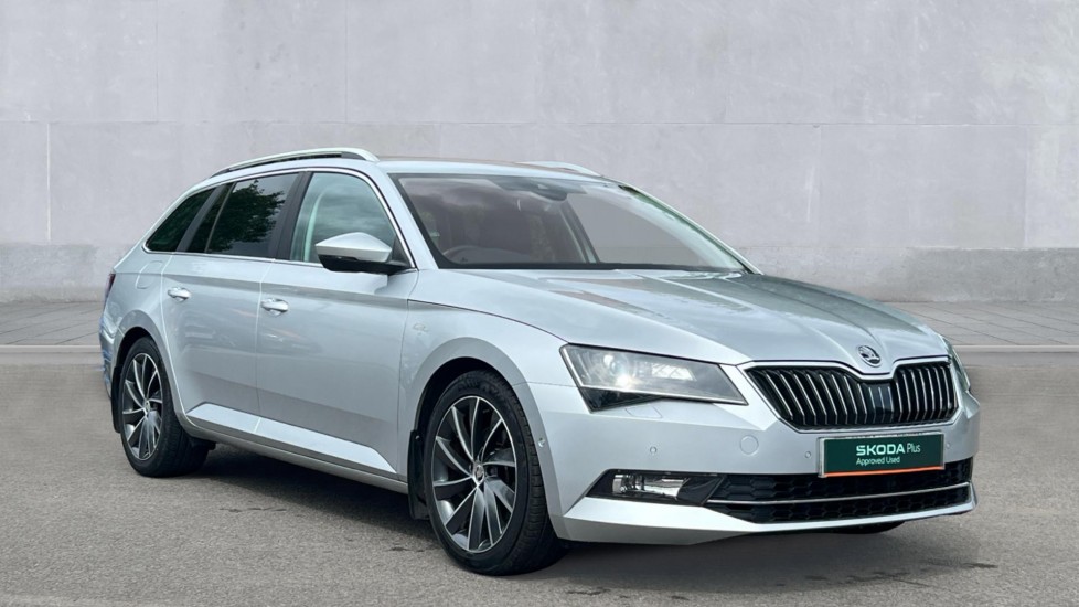 Skoda Superb listing photo