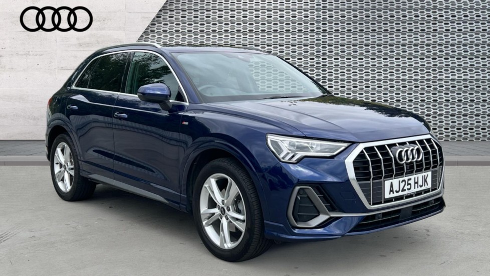 Audi Q3 listing photo