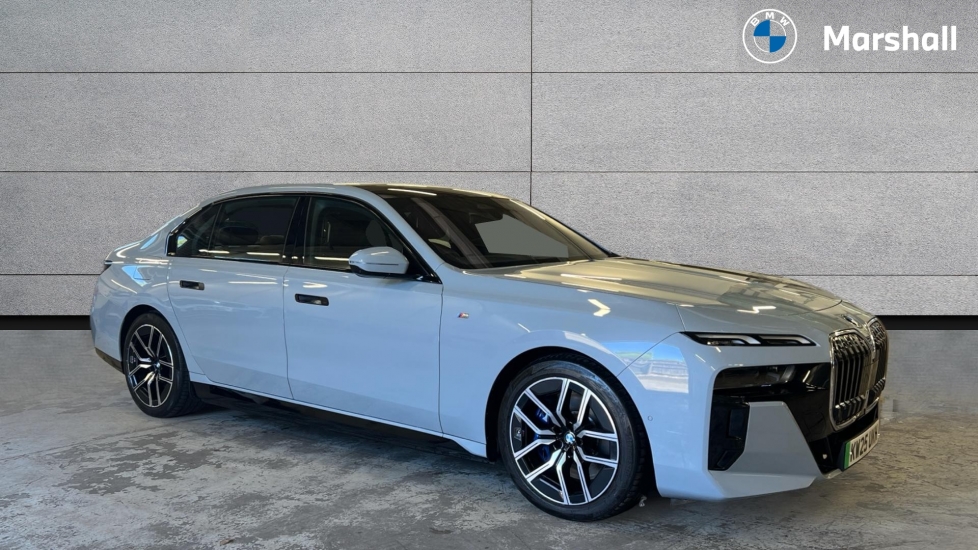 BMW i7 listing photo