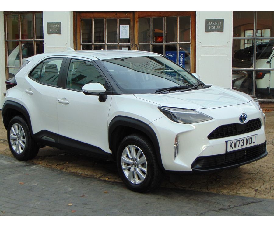 2024 TOYOTA YARIS CROSS