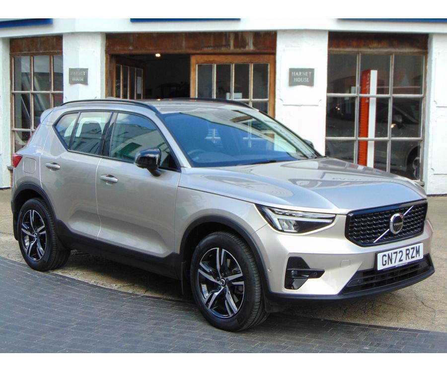 2022 VOLVO XC40