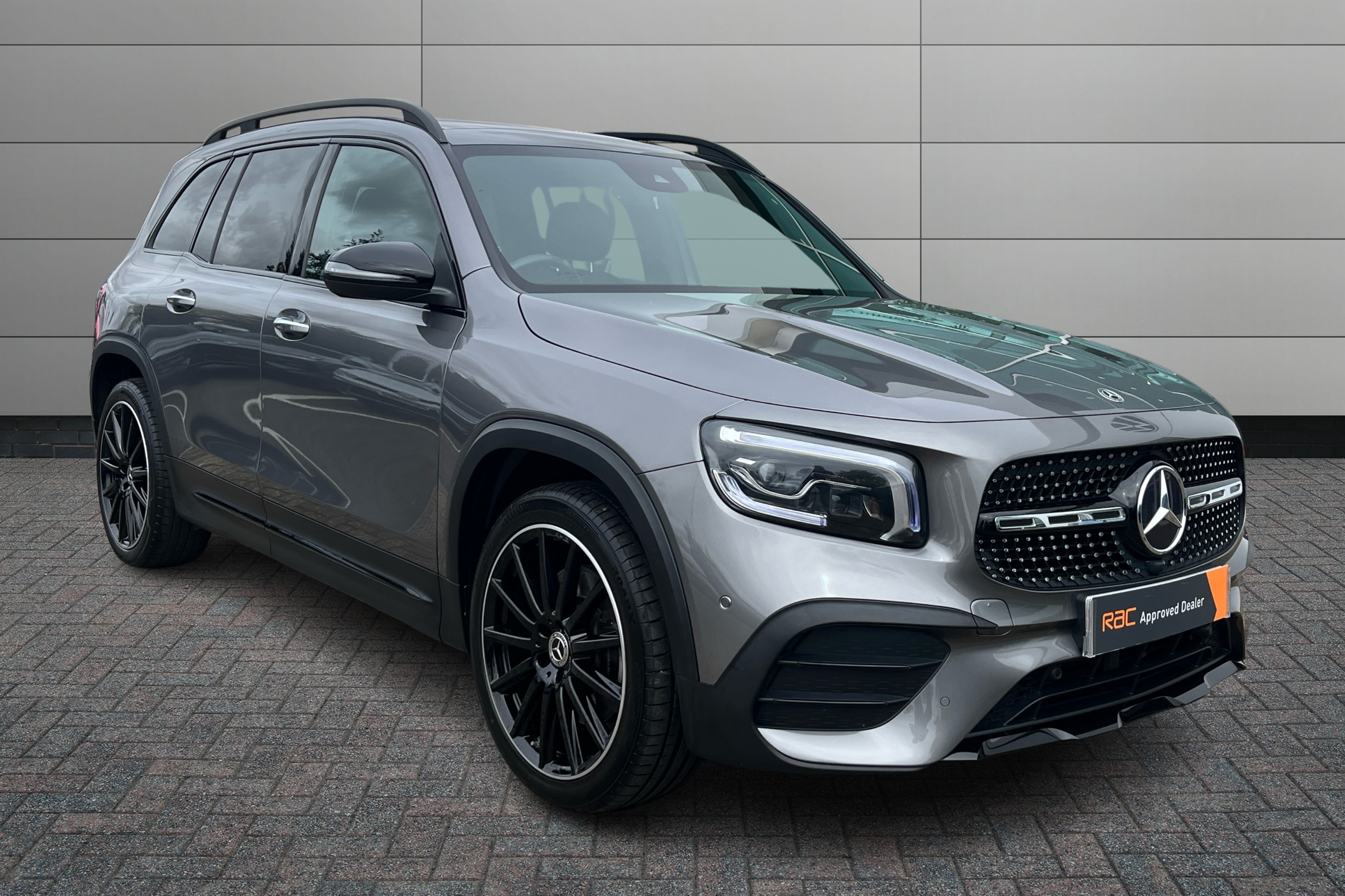 Mercedes-Benz GLB listing photo
