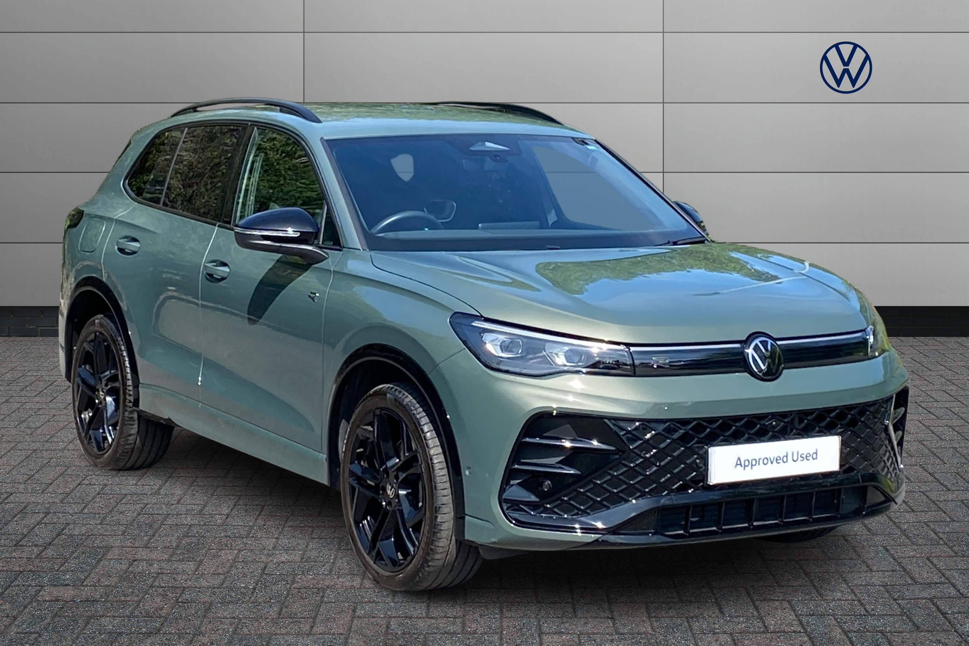 Volkswagen Tiguan listing photo