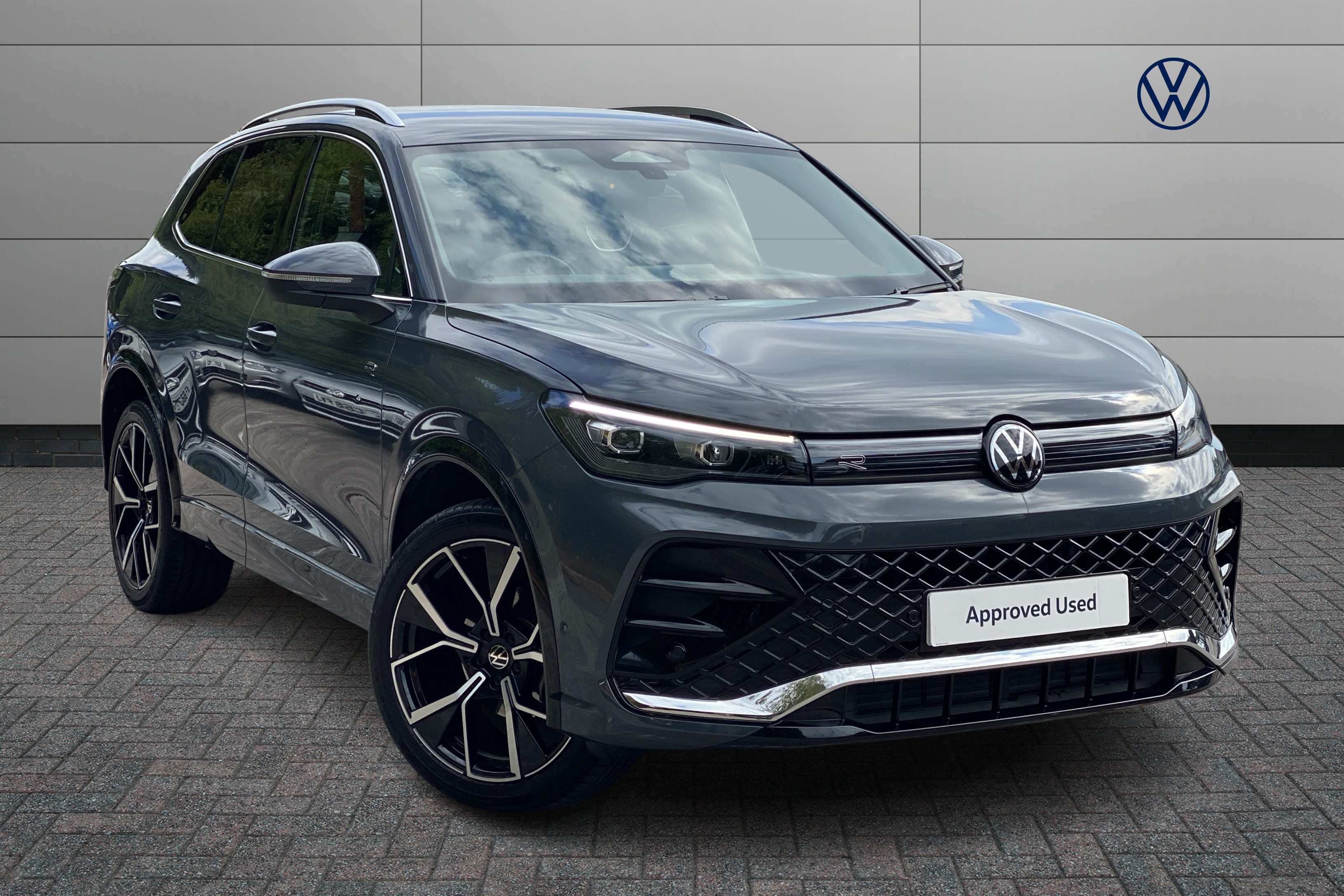 Volkswagen Tiguan listing photo