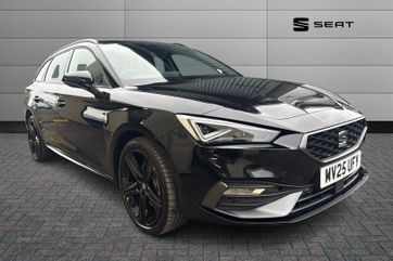 2025 seat leon 1.5 e-hybrid fr black edition 5dr dsg [dap] available for home delivery 2025 automatic 7,689 miles petrol parallel phev... photo