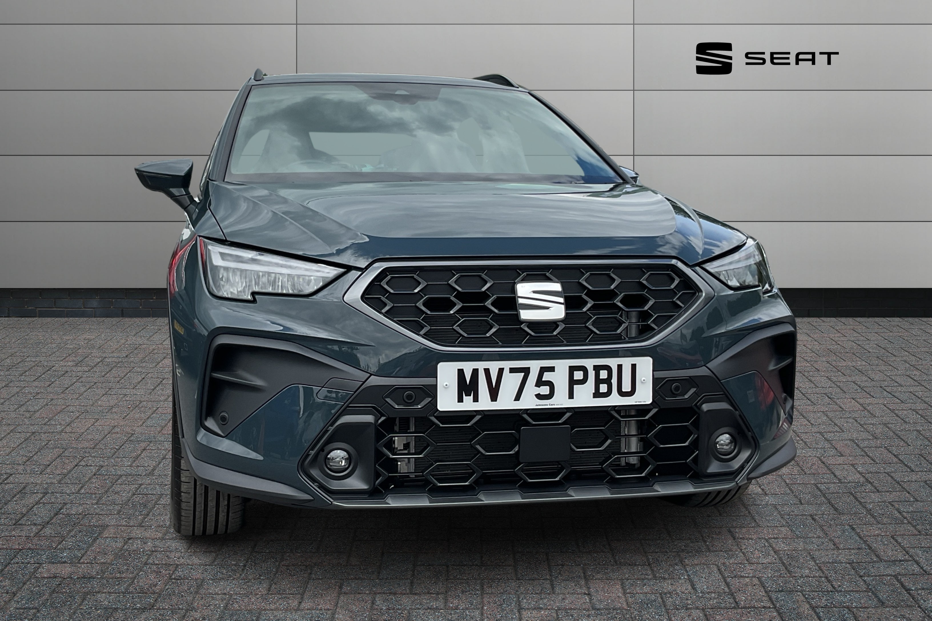 SEAT Arona listing photo