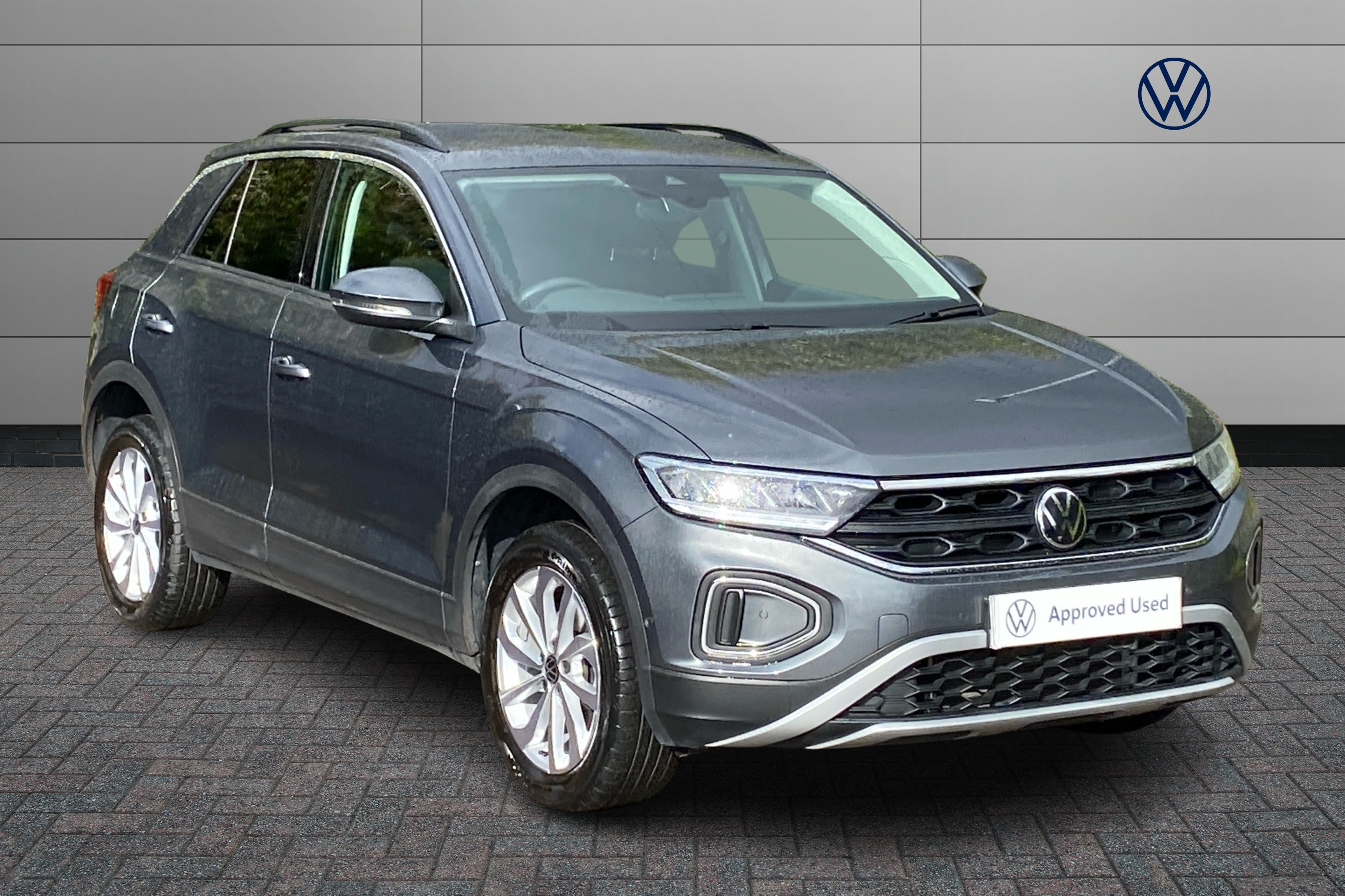 Volkswagen T-Roc listing photo