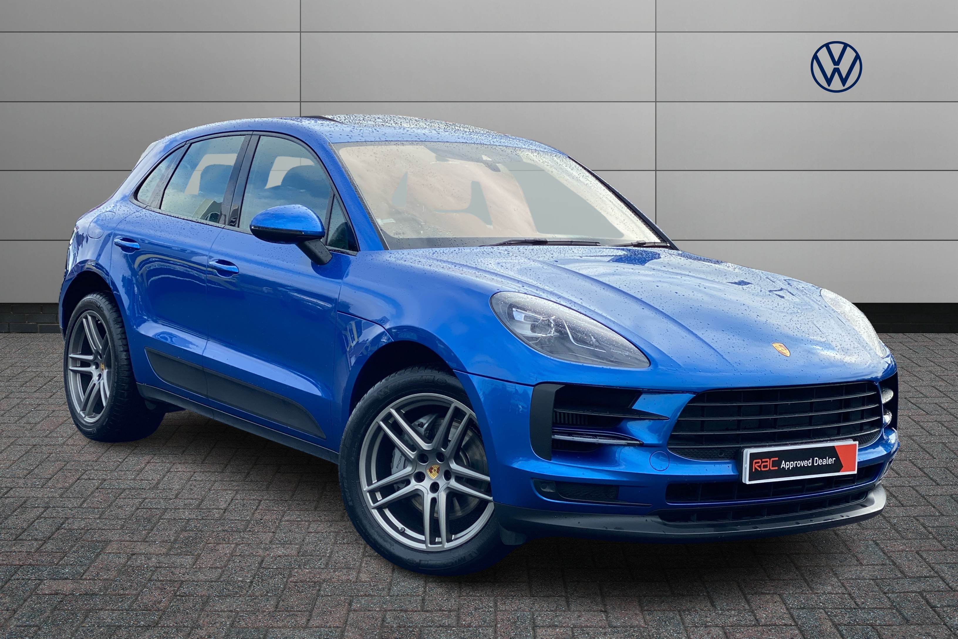 Porsche Macan listing photo