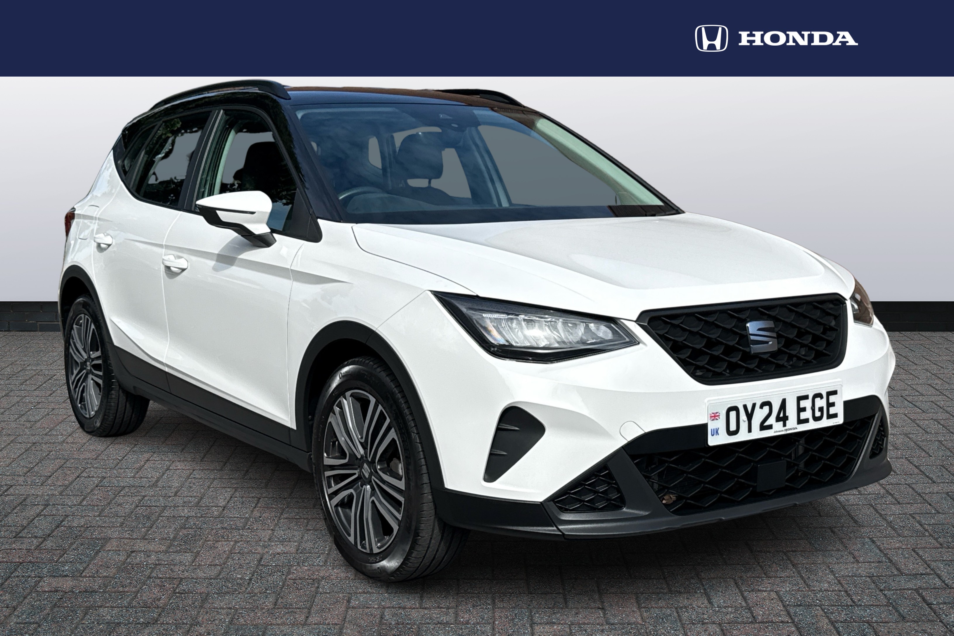SEAT Arona listing photo