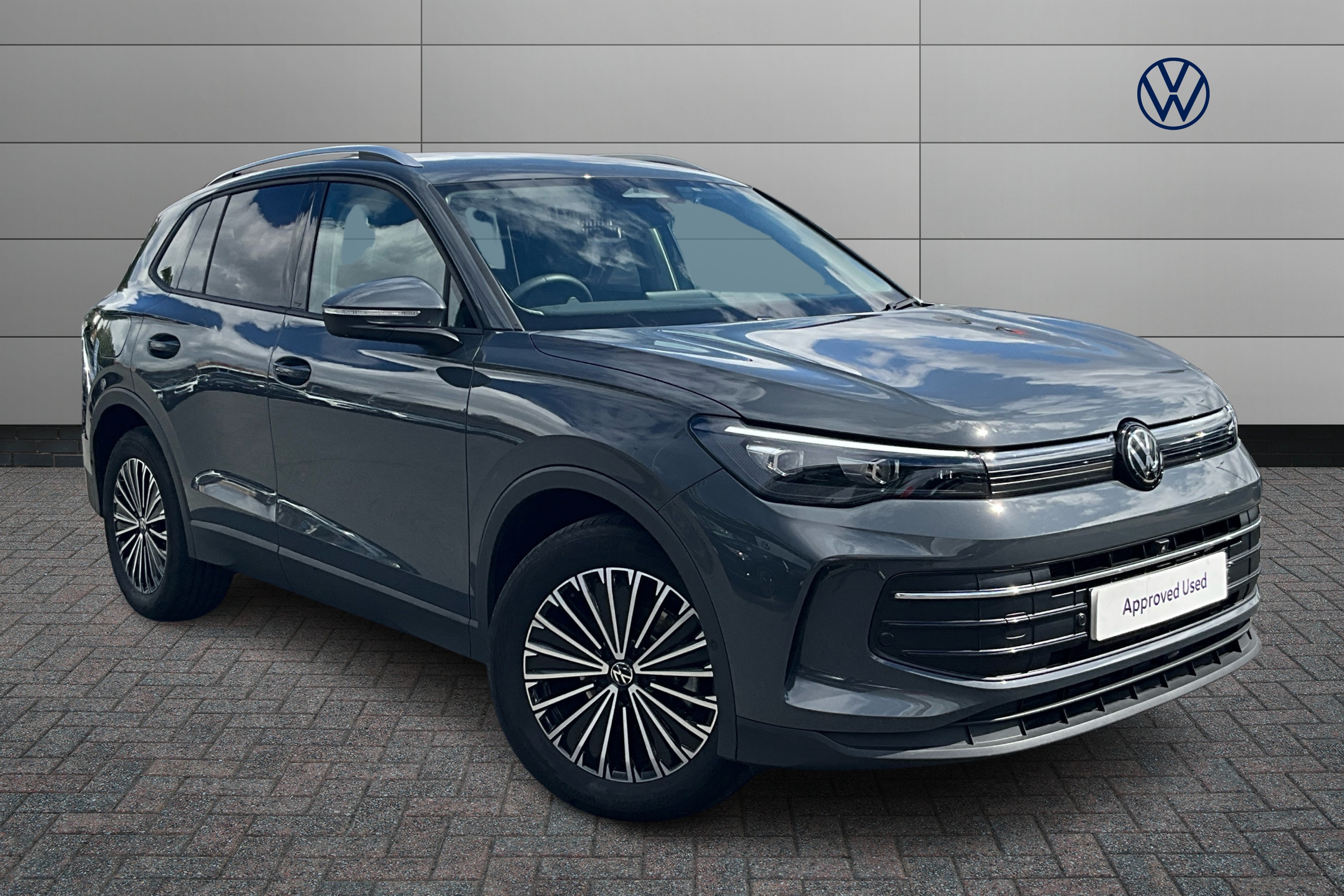 Volkswagen Tiguan listing photo