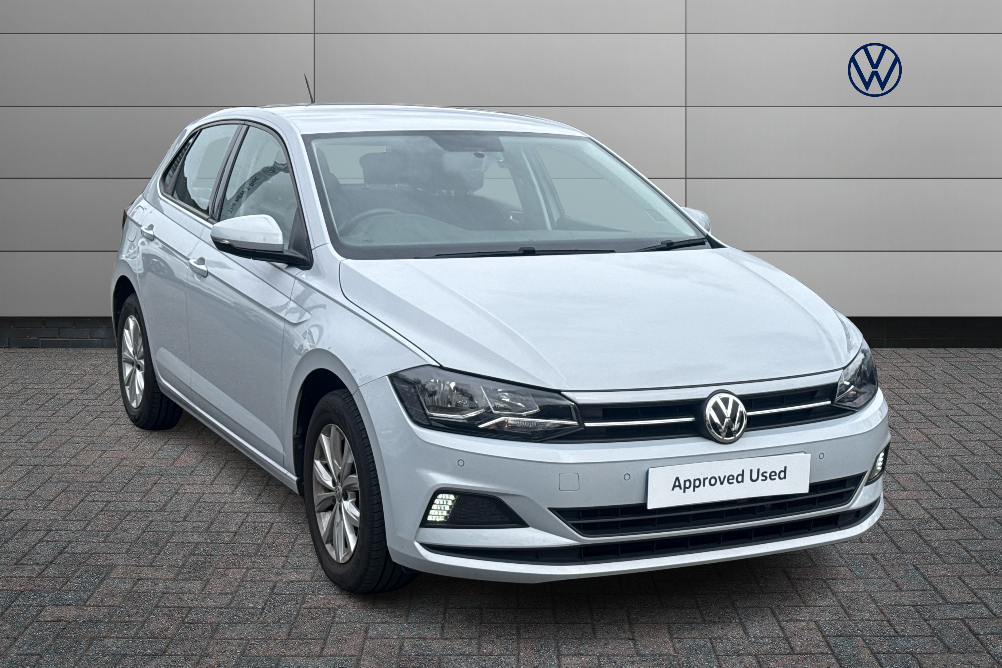 Volkswagen Polo listing photo