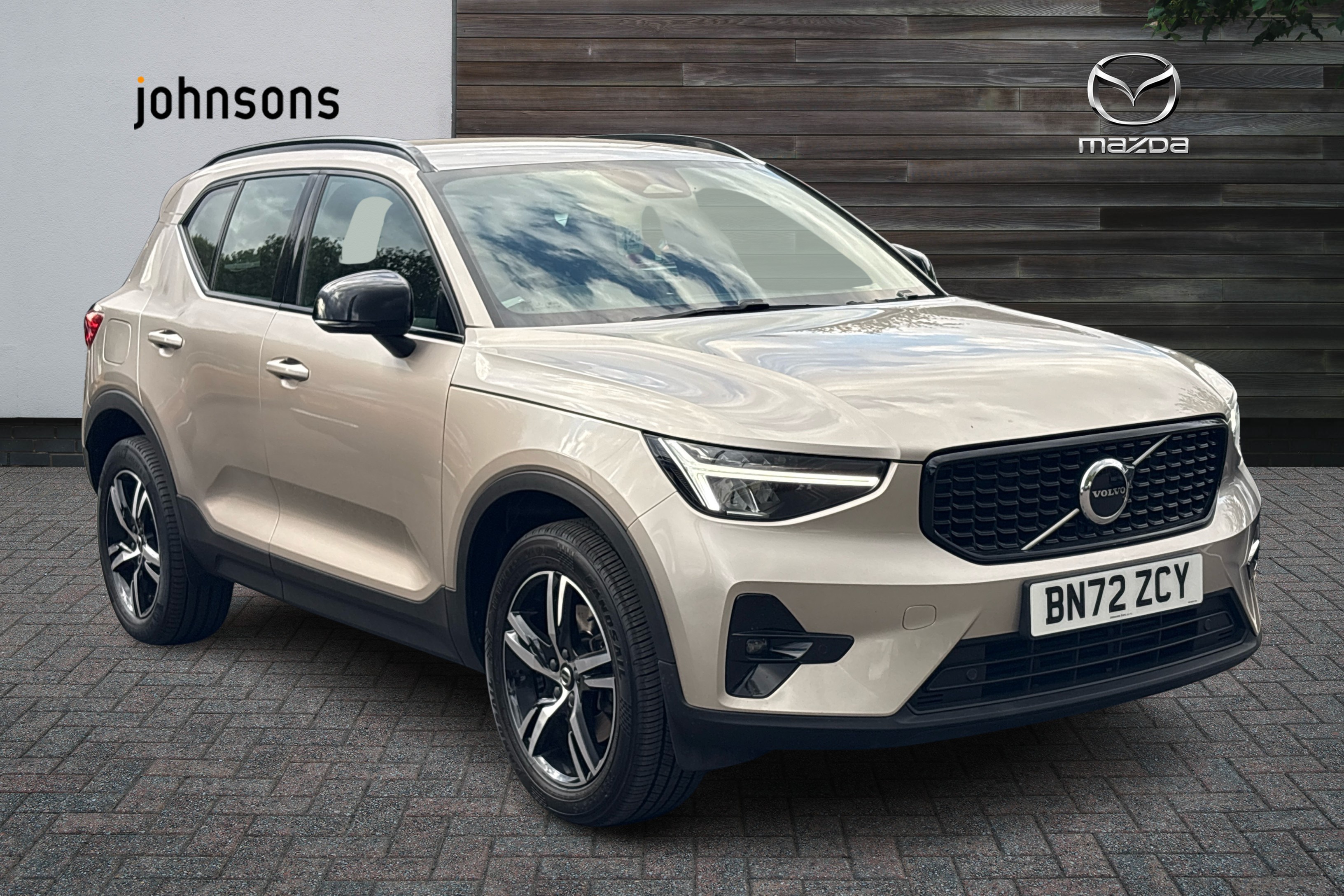 Volvo XC40 listing photo