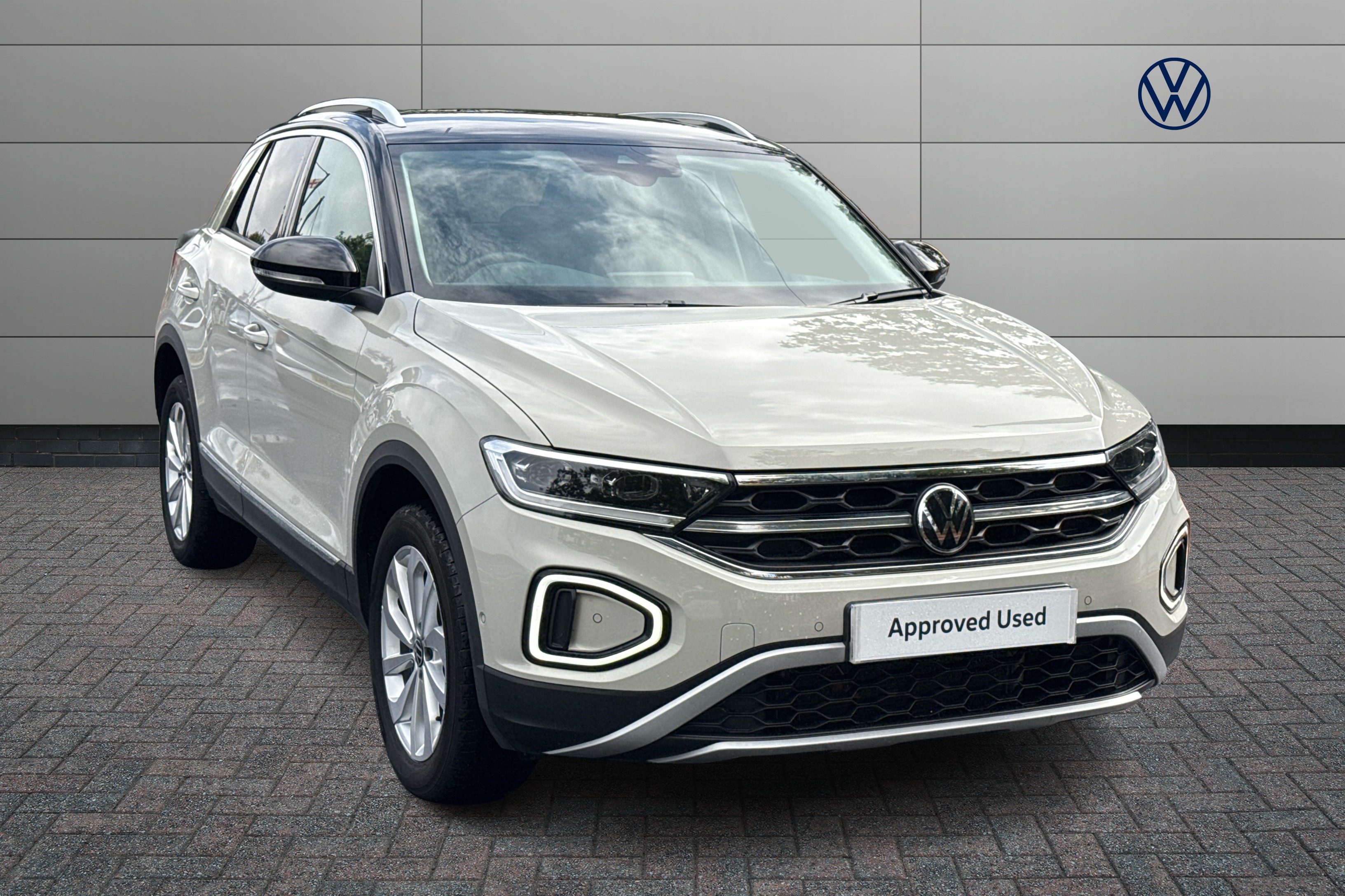 Volkswagen T-Roc listing photo