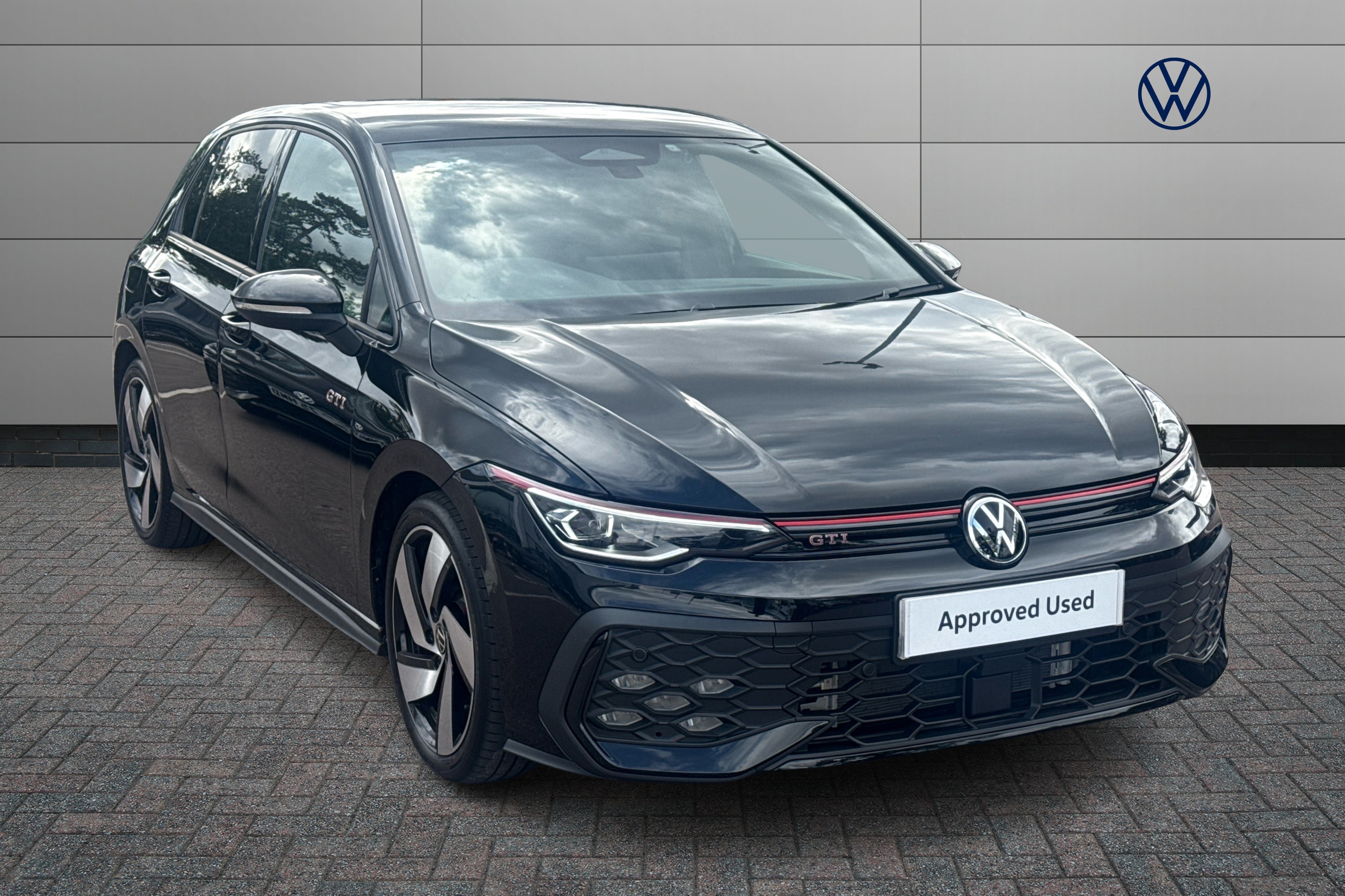 Volkswagen Golf listing photo