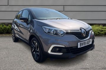 2019 RENAULT CAPTUR ICONIC AVAILABLE FOR HOME DELIVERY 2019 MANUAL 32,139 MILES DIESEL 8,790 8,990... photo