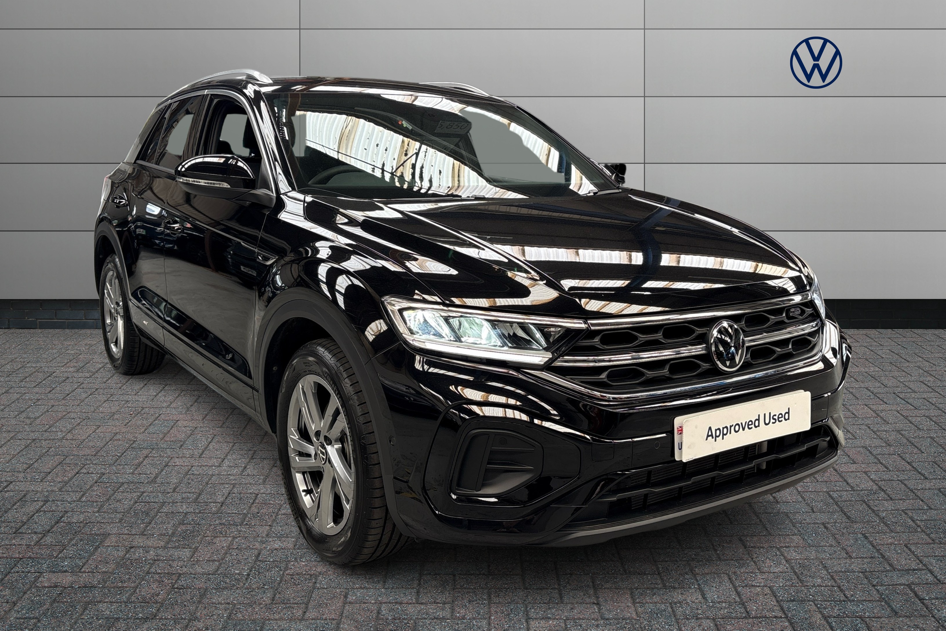 Volkswagen T-Roc listing photo