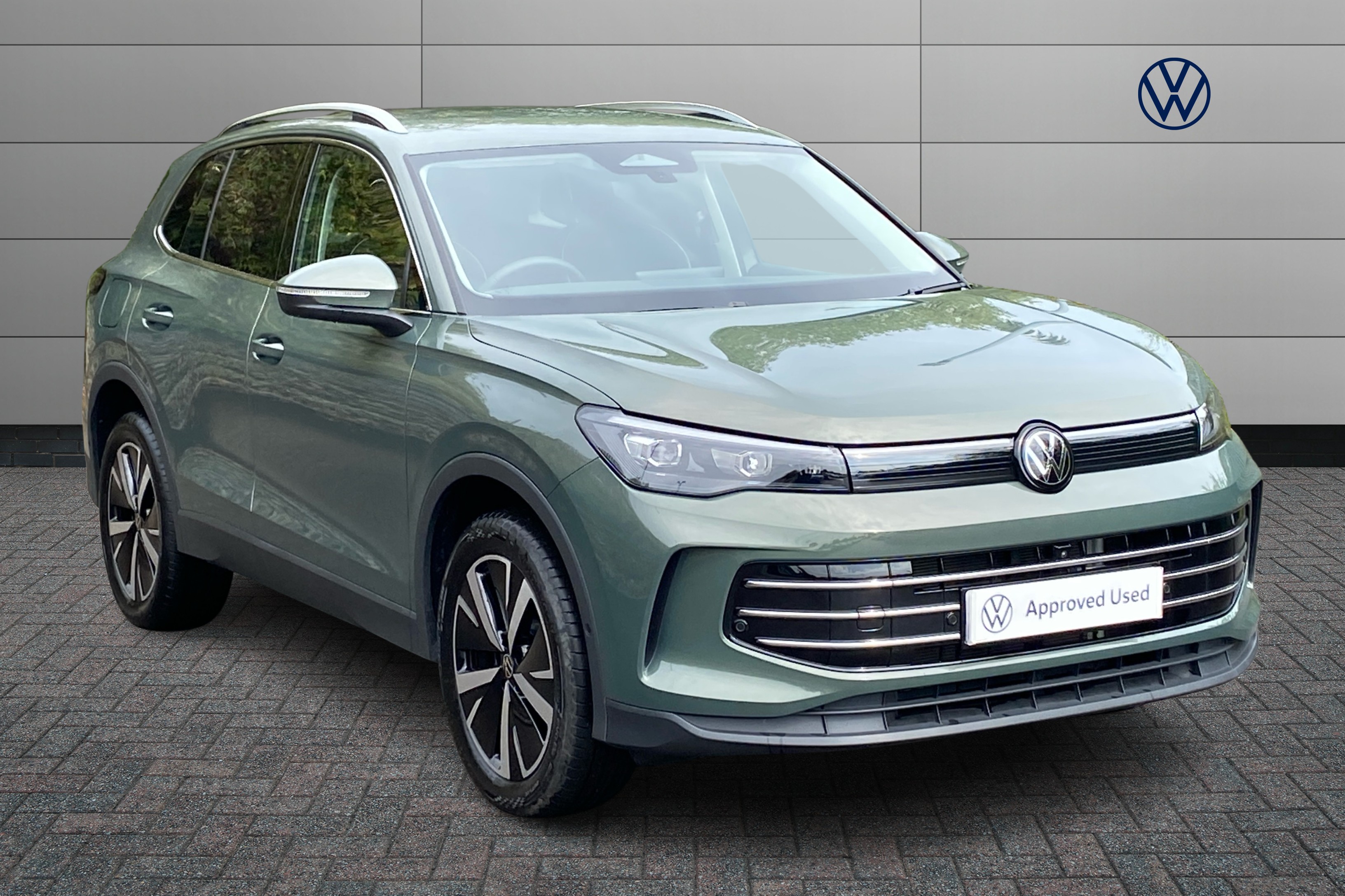 Volkswagen Tiguan listing photo
