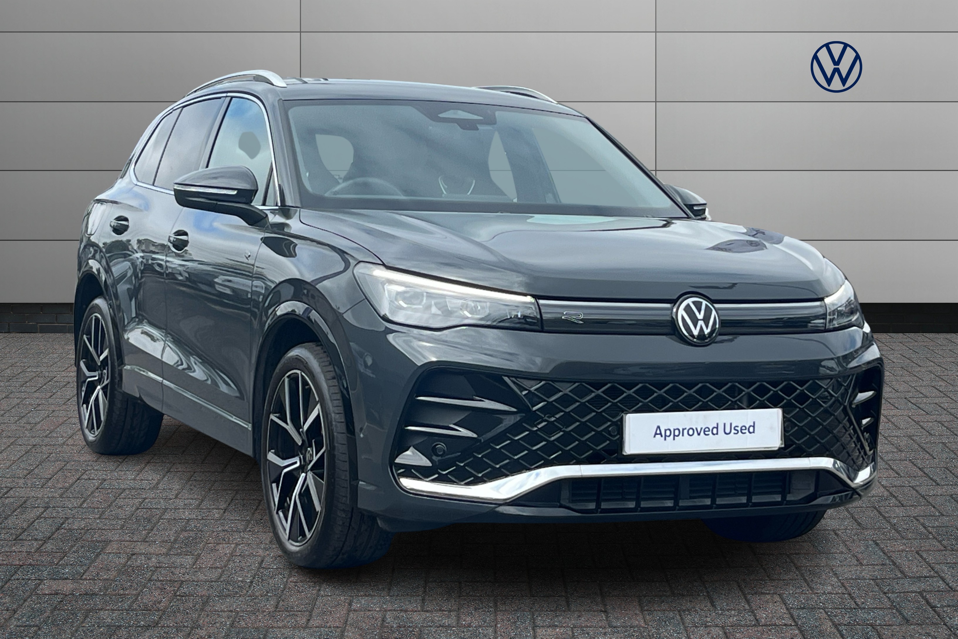 Volkswagen Tiguan listing photo