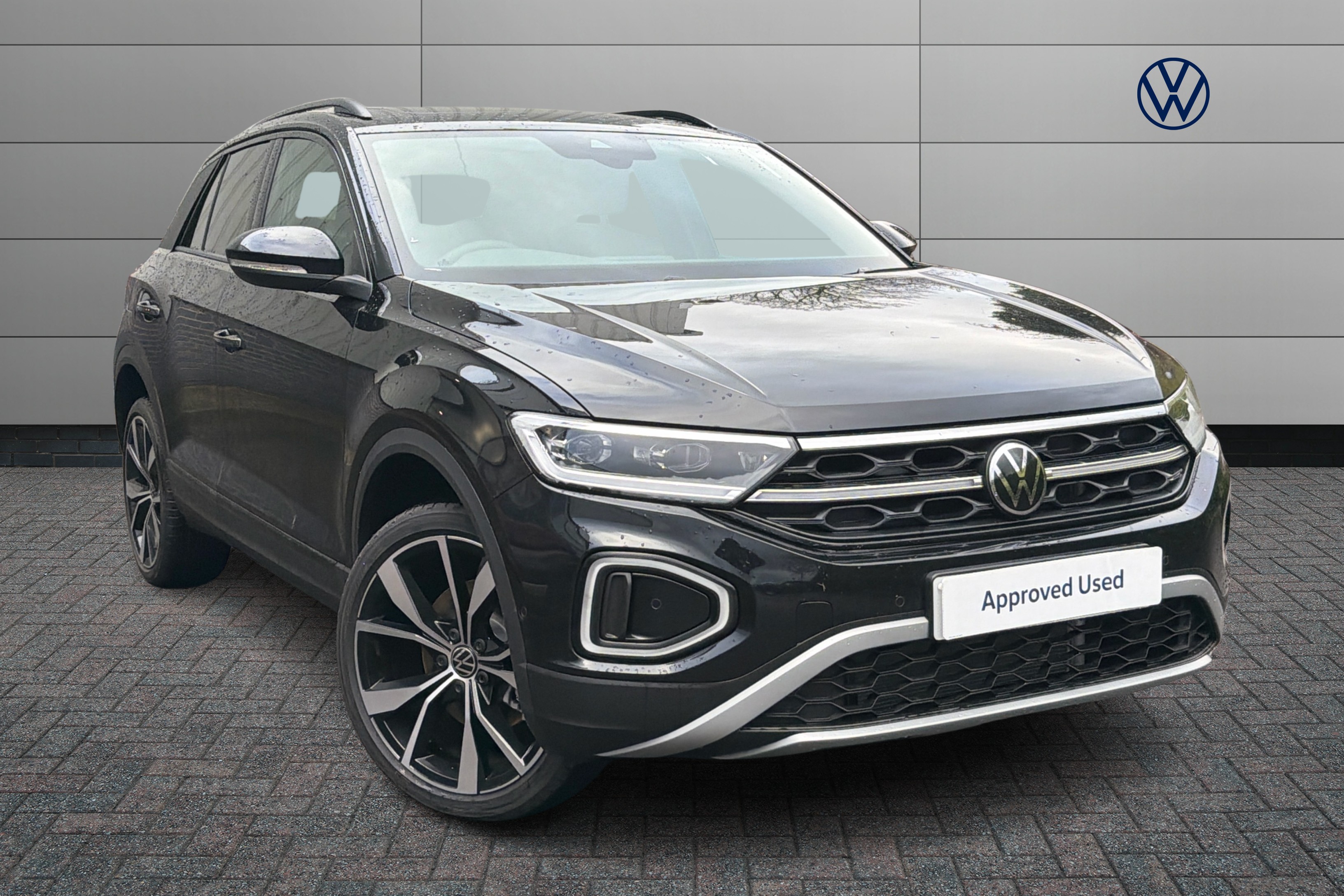 Volkswagen T-Roc listing photo