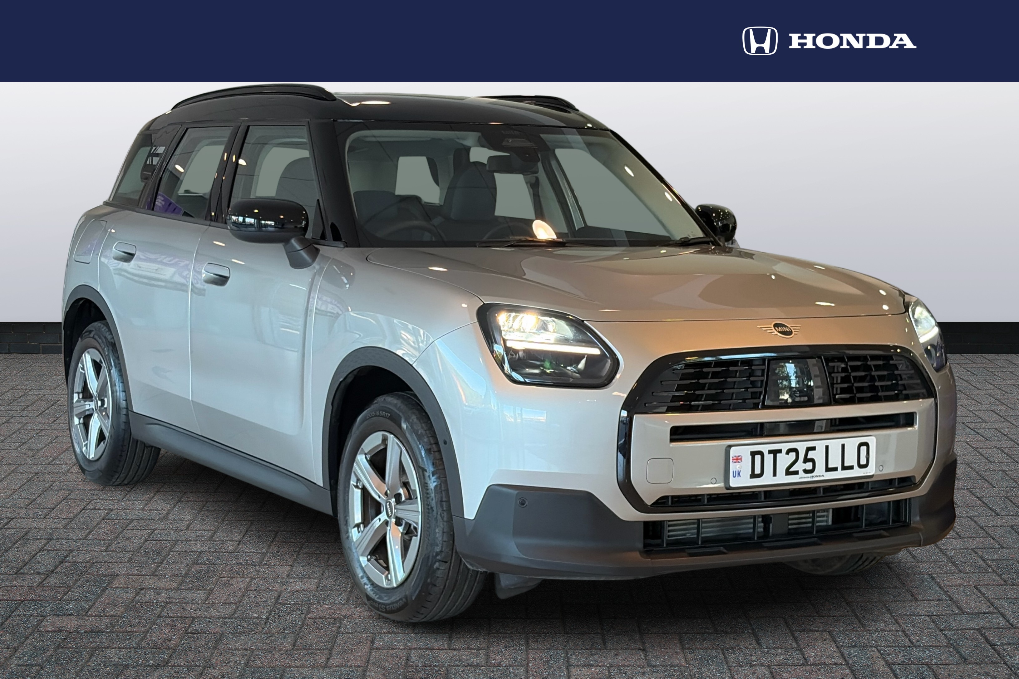 MINI Countryman listing photo