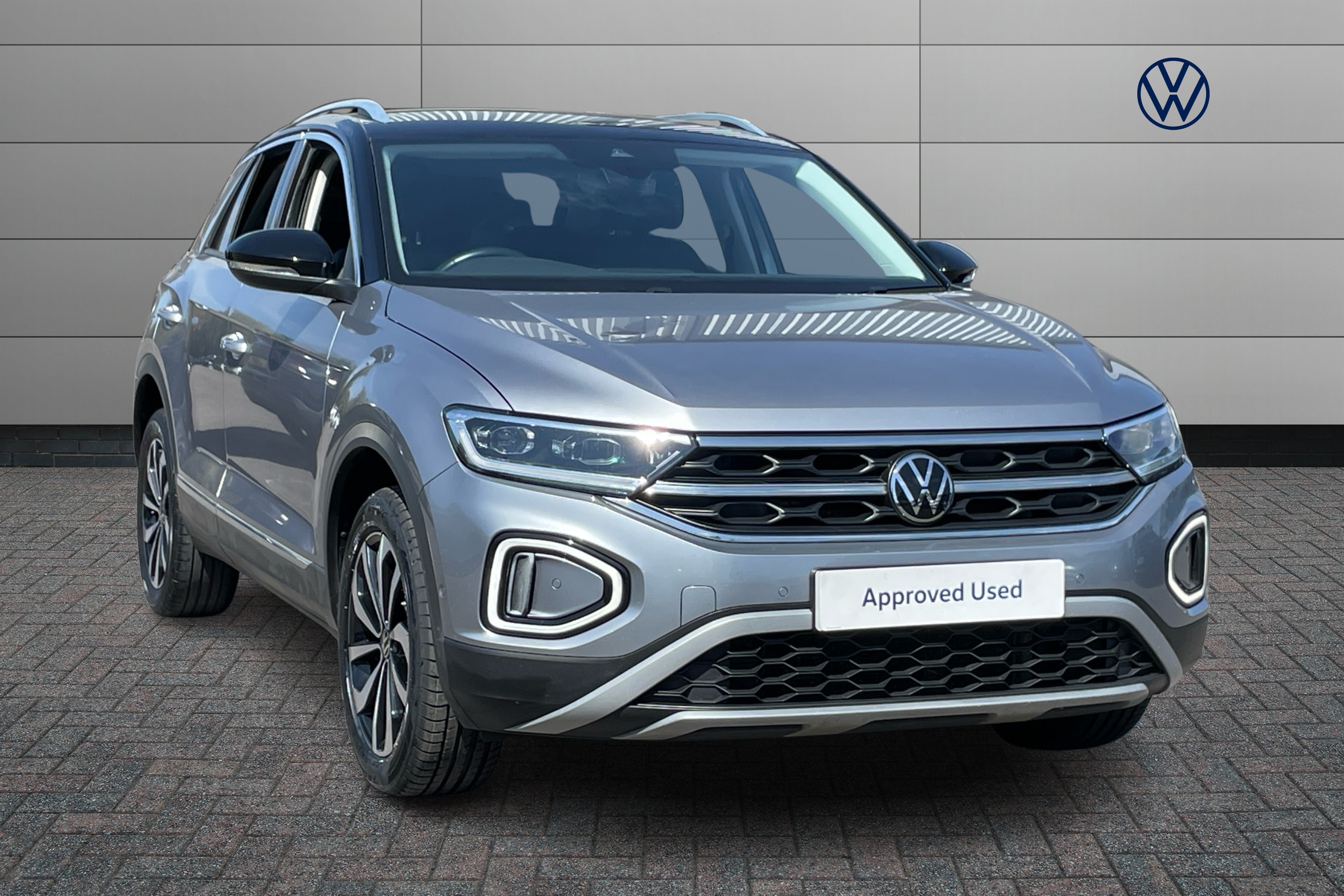 Volkswagen T-Roc listing photo