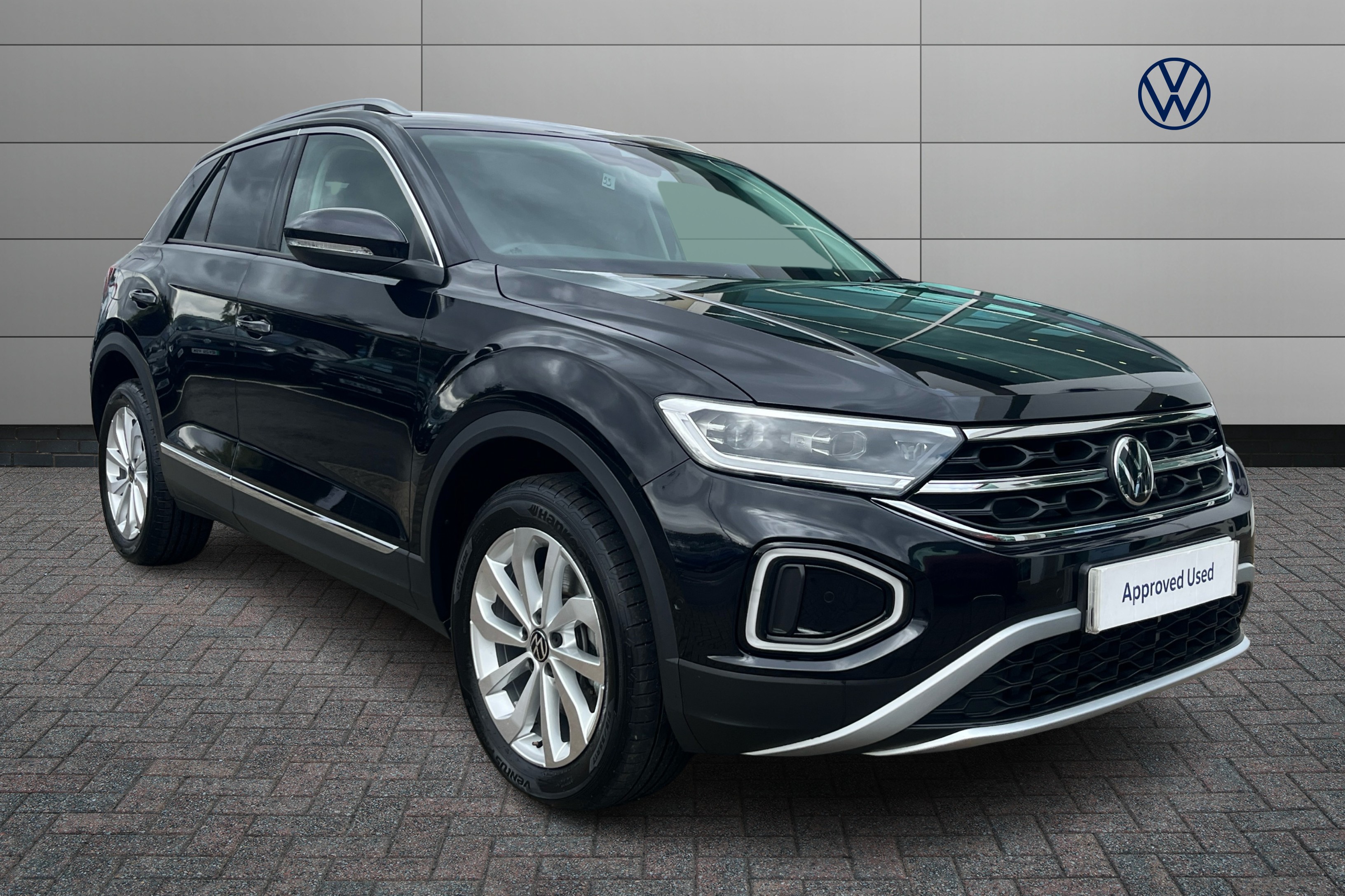 Volkswagen T-Roc listing photo