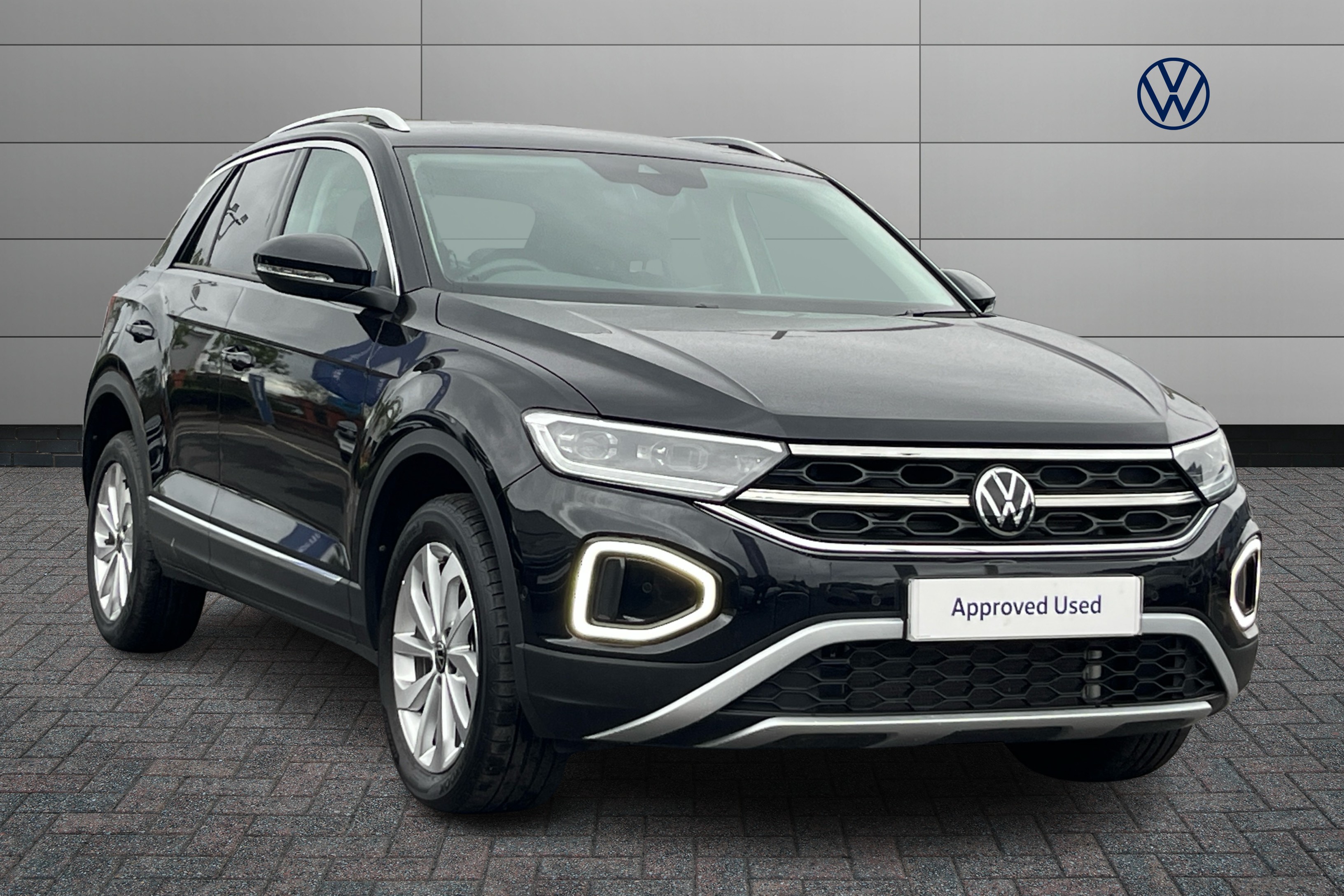 Volkswagen T-Roc listing photo