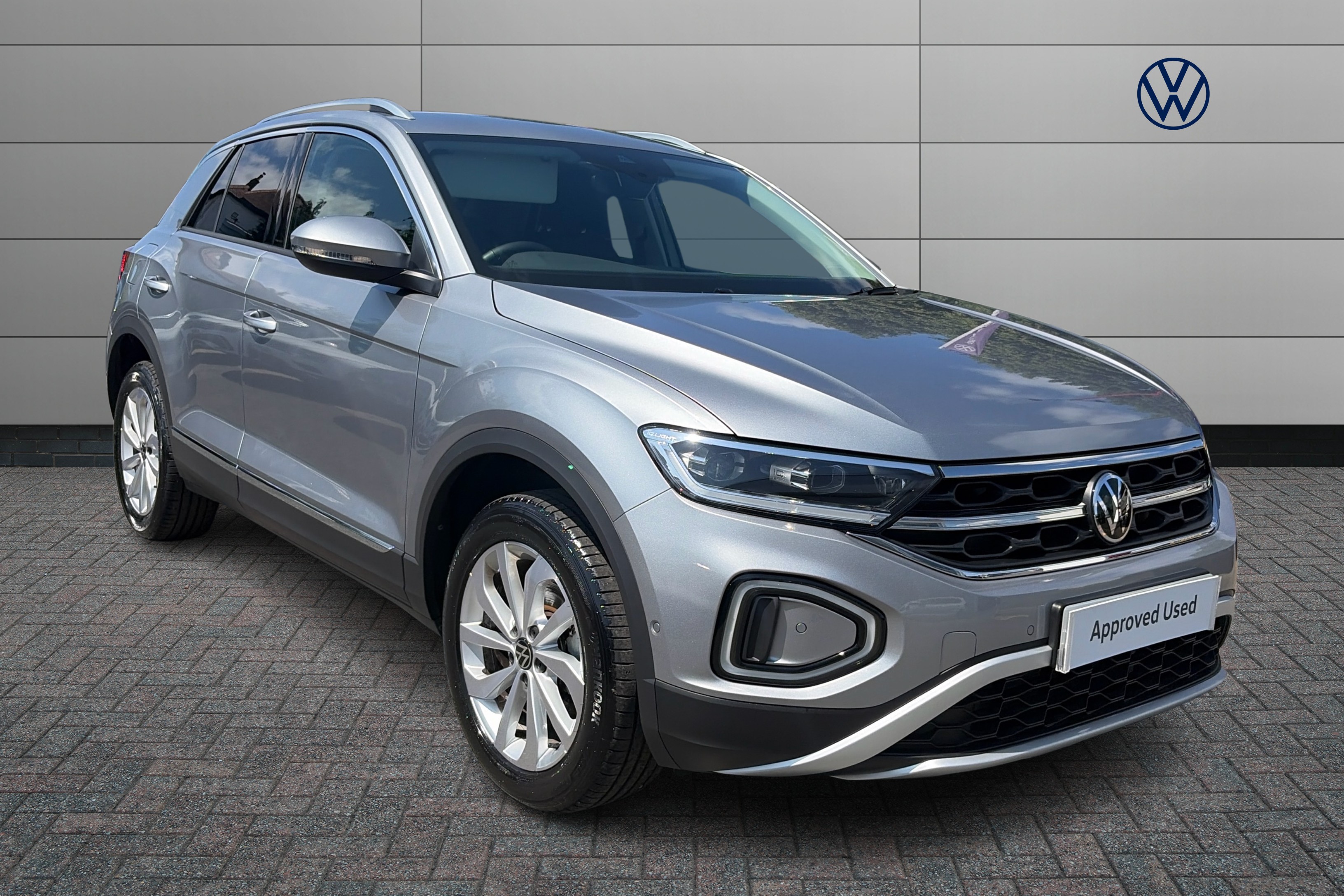 Volkswagen T-Roc listing photo