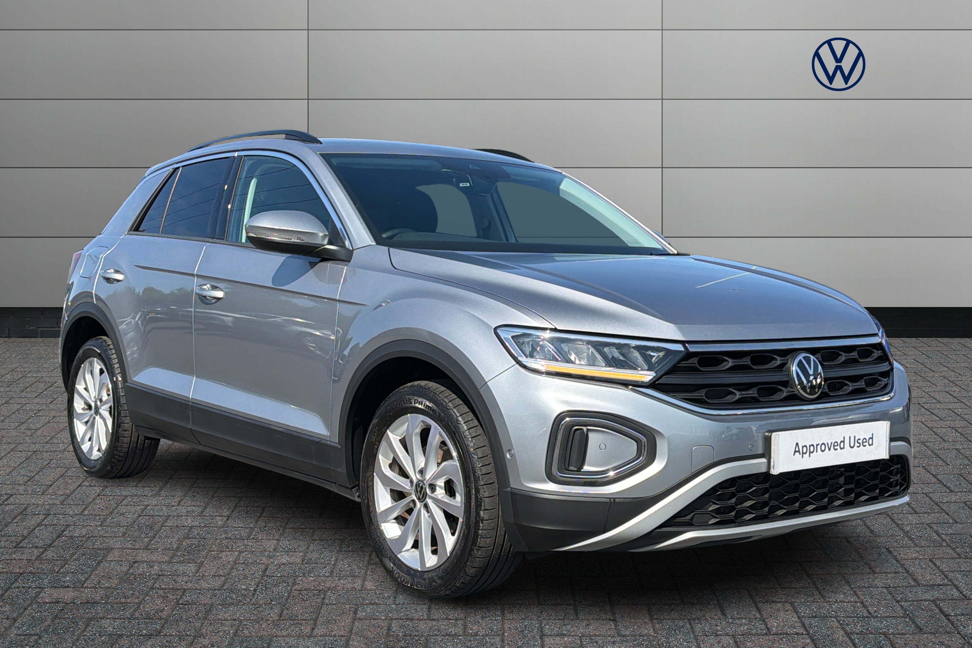 Volkswagen T-Roc listing photo