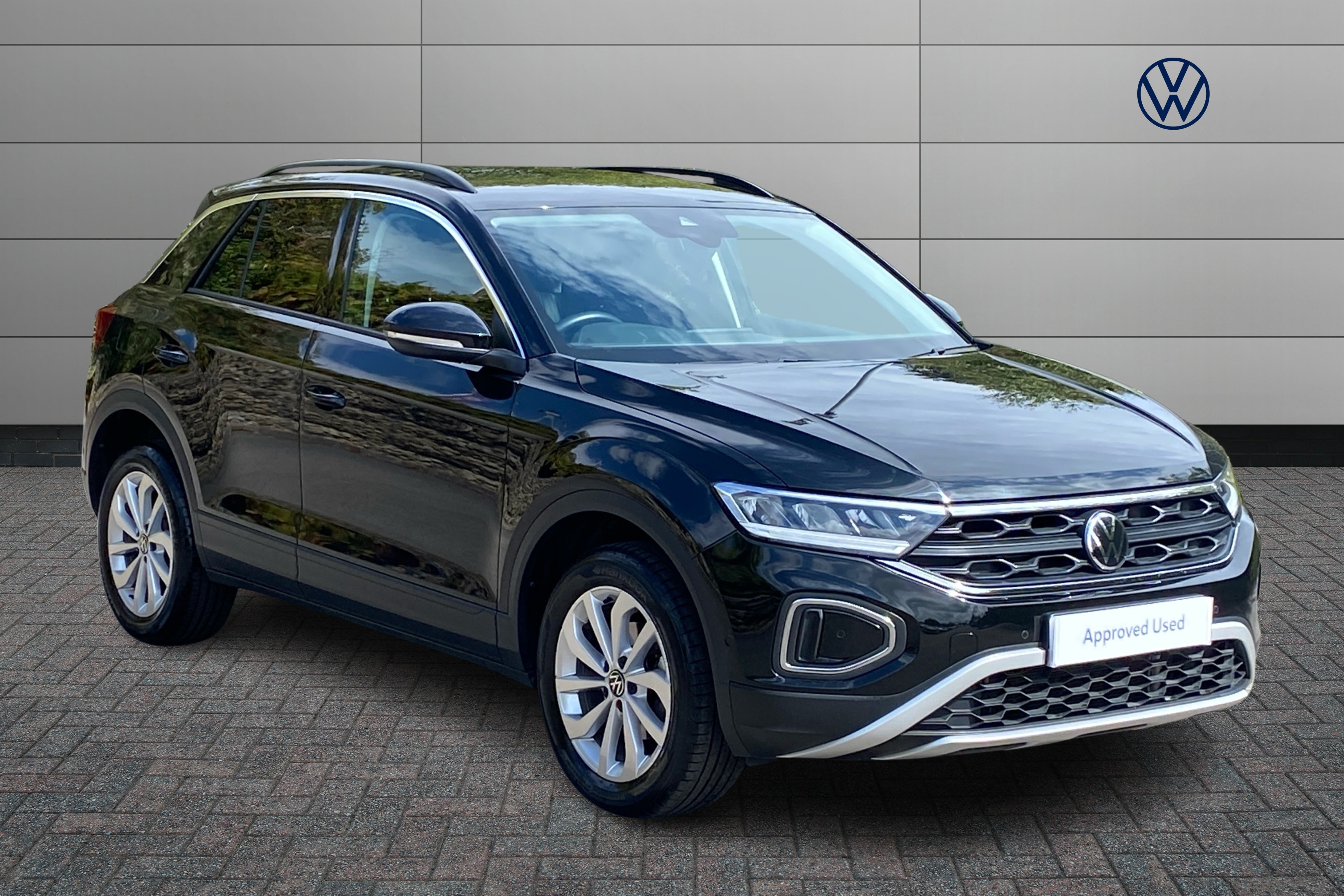 Volkswagen T-Roc listing photo