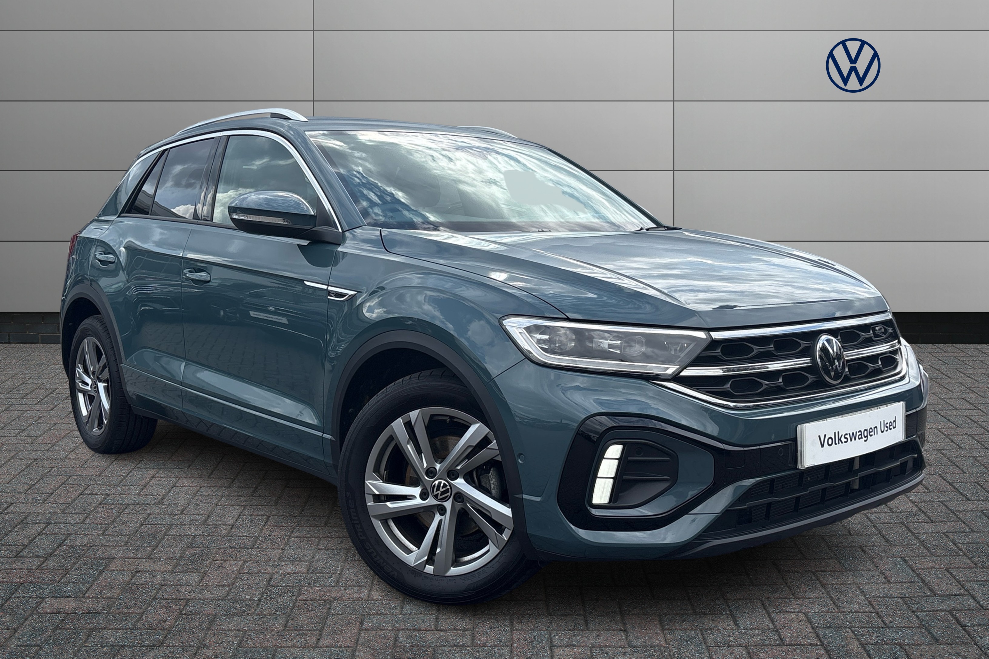 Volkswagen T-Roc listing photo