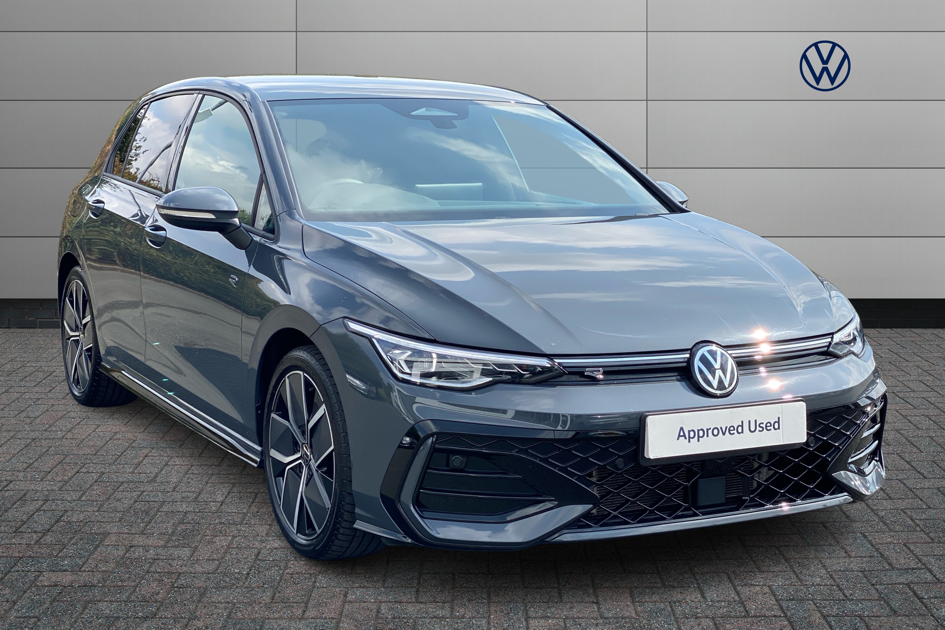 Volkswagen Golf listing photo