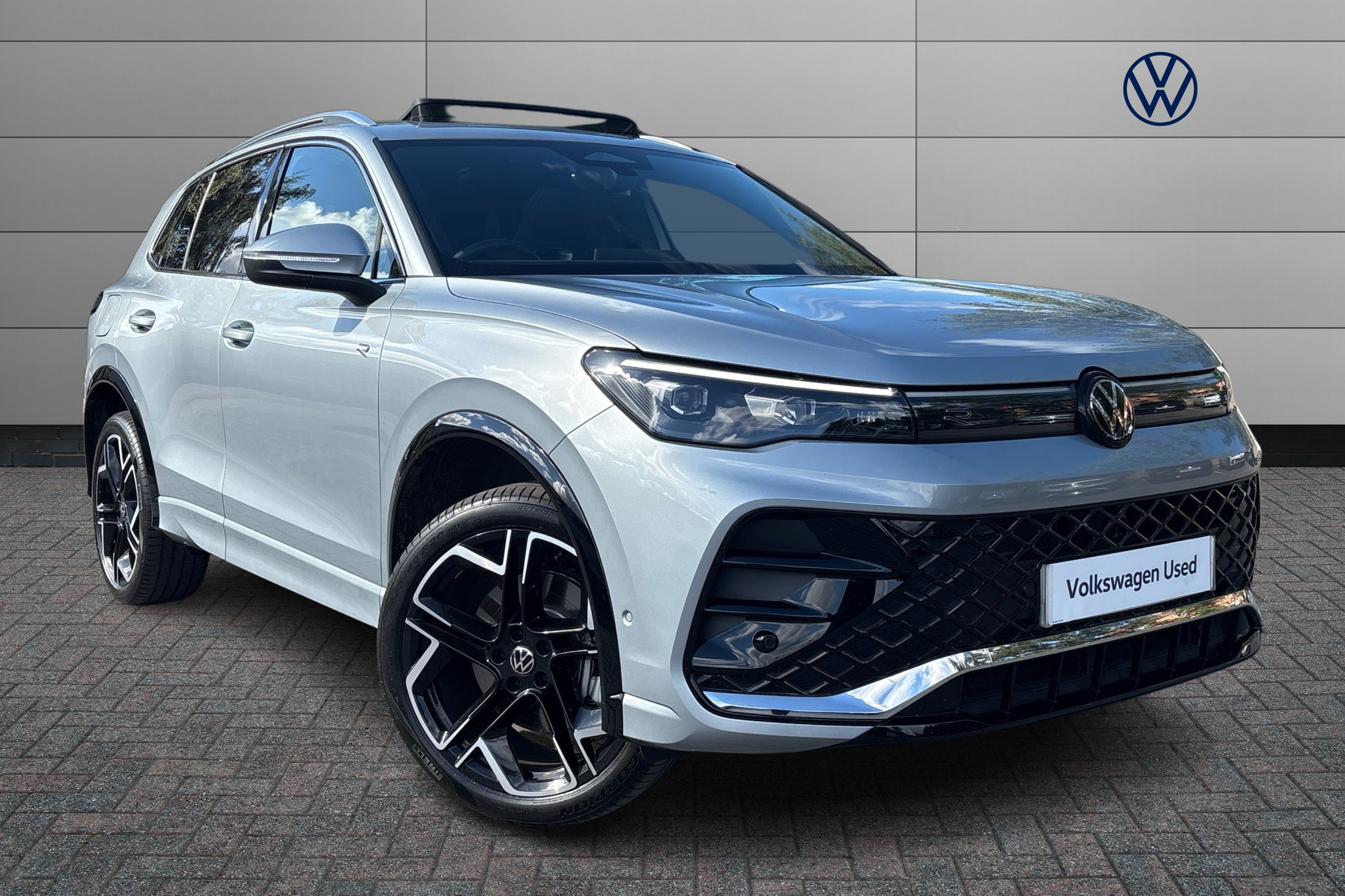 Volkswagen Tiguan listing photo