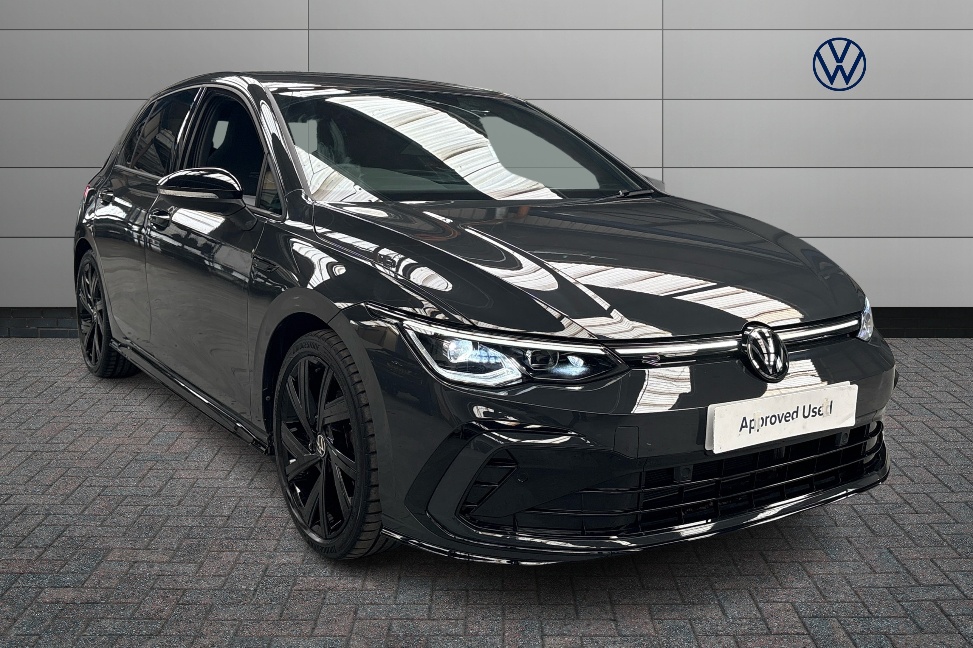 Volkswagen Golf listing photo