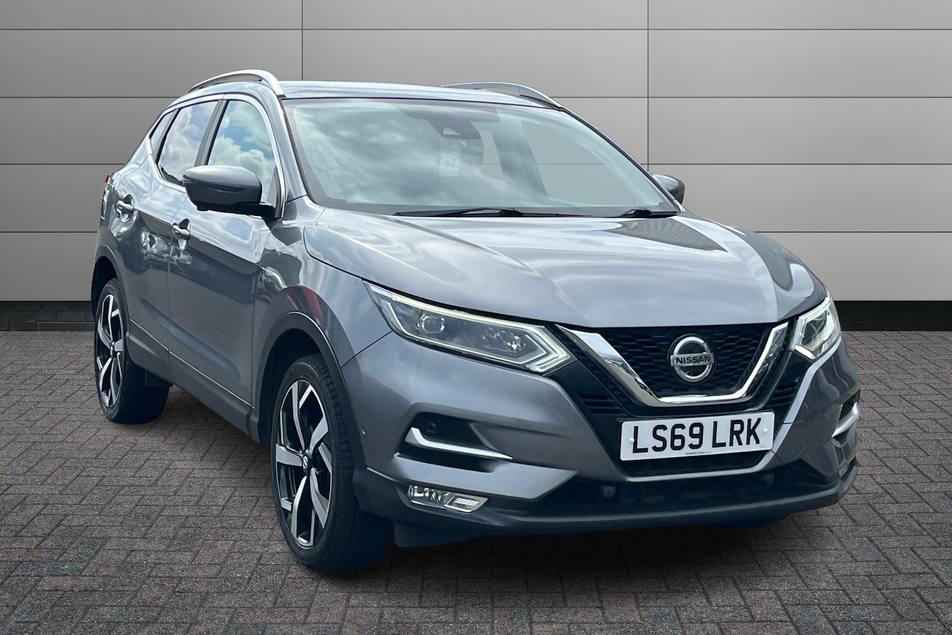 Nissan Qashqai listing photo