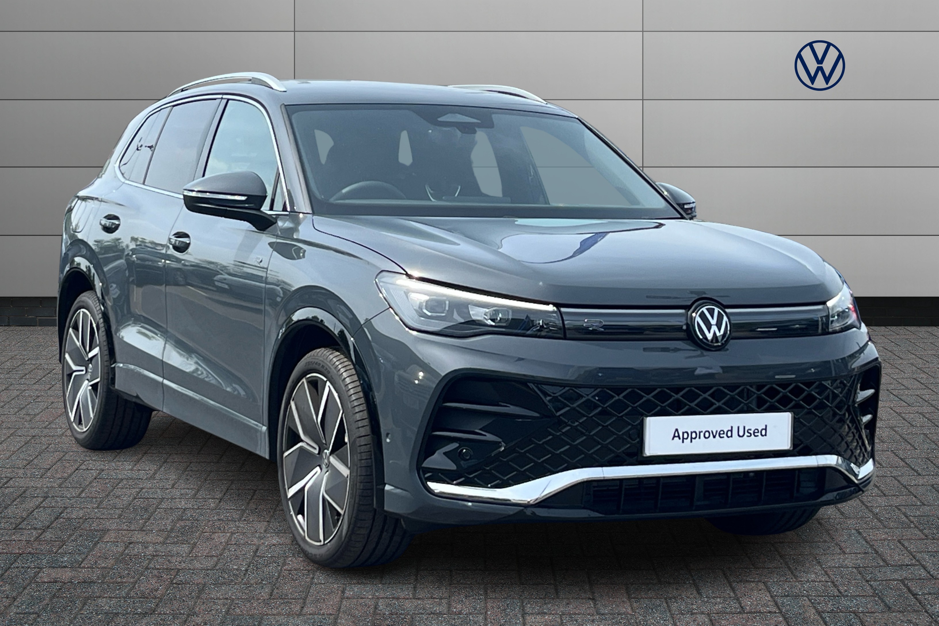 Volkswagen Tiguan listing photo