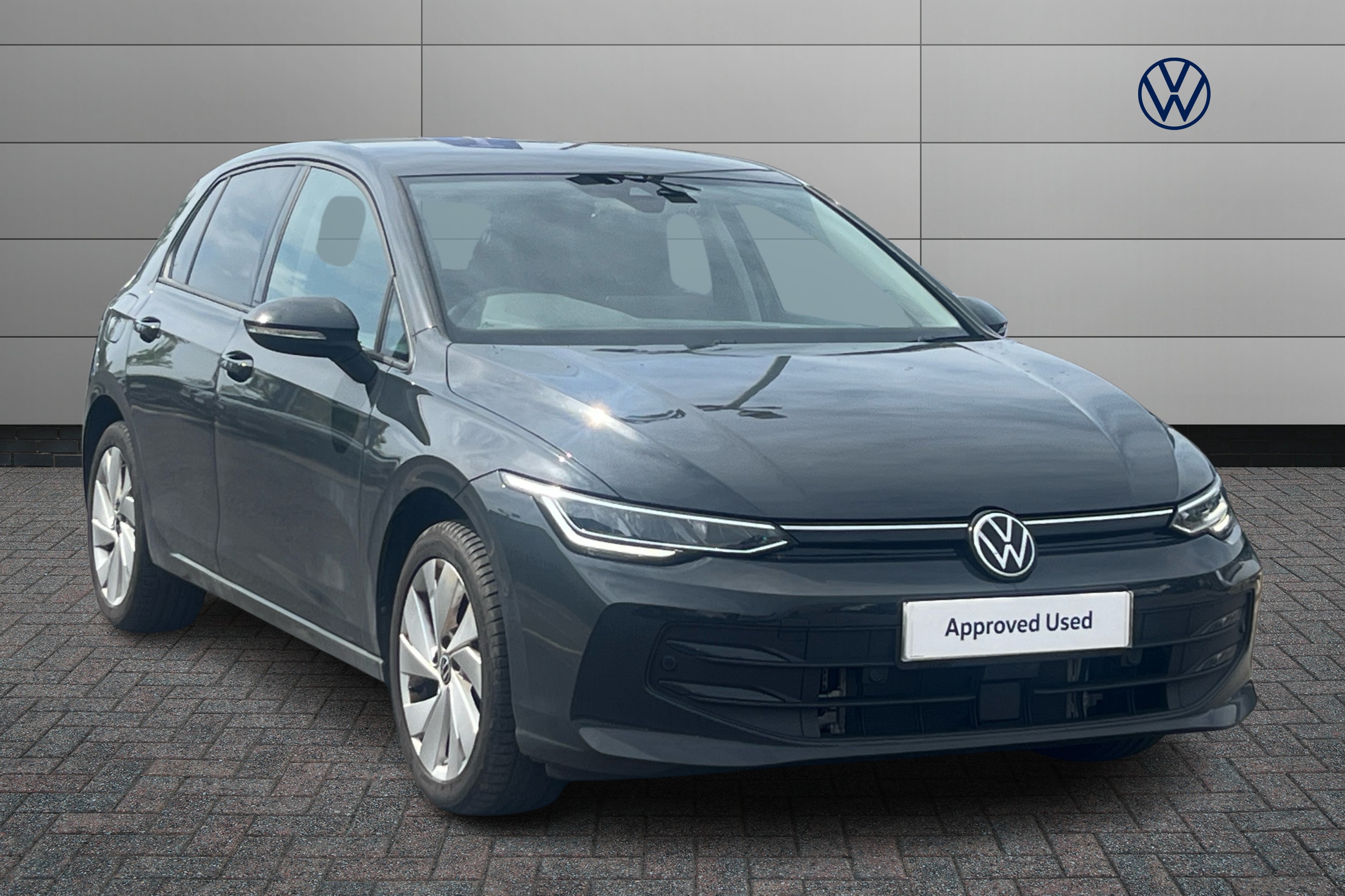 Volkswagen Golf listing photo