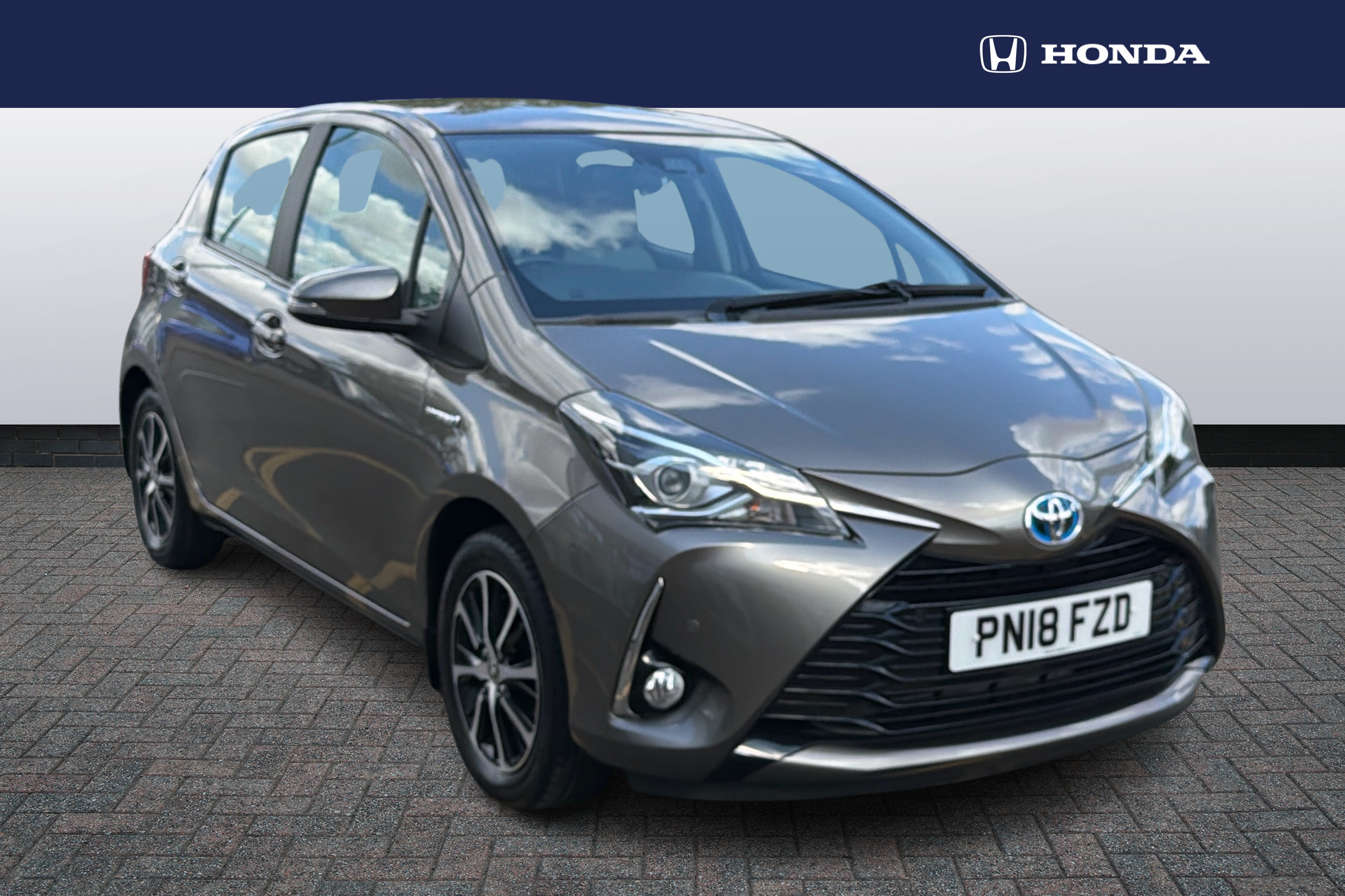 Toyota Yaris listing photo